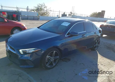 2021 Mercedes-Benz A 220 z USA, uszkodzony, nr VIN W1K3G4EB2MJ255040